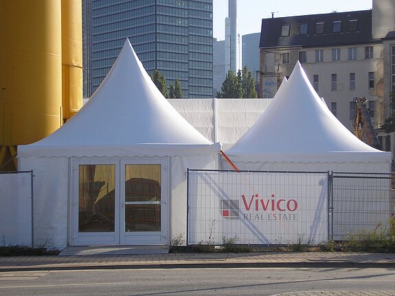 Festzelt (15 x 25 m) und Pagodenzelte zum Spatenstich Tower 185 in Frankfurts Europaviertel - 1